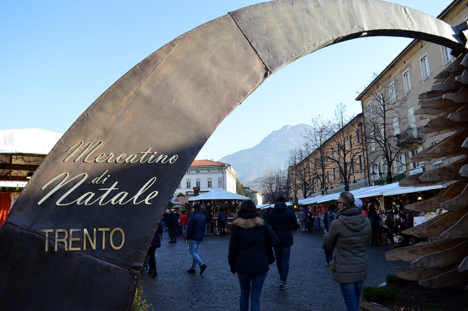 Mercatini Di Natale Trentino.Una Giornata Alla Scoperta Dei Mercatini Di Natale Di Trento Montagna Di Viaggi