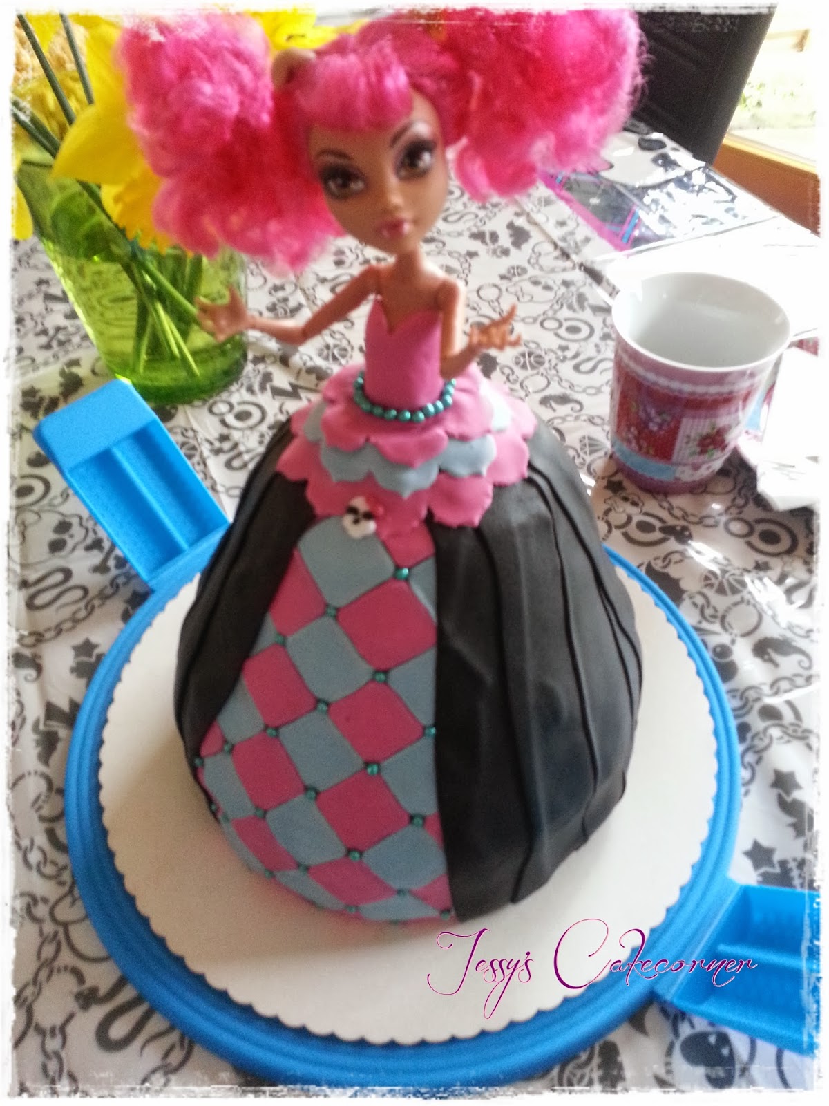 Jessy's doll Barbietorte Monsterhigh cake CakecornerTutorial hQrdoBxsCt