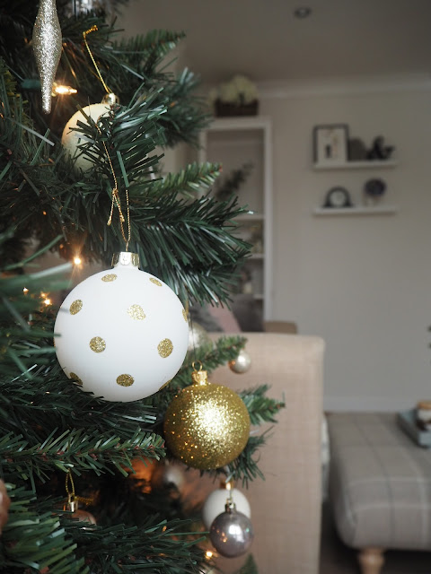 Christmas decor home tour featuring neutral interior design