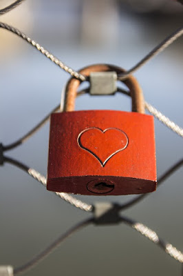 Amor Amor y su visual objetiva y humana.