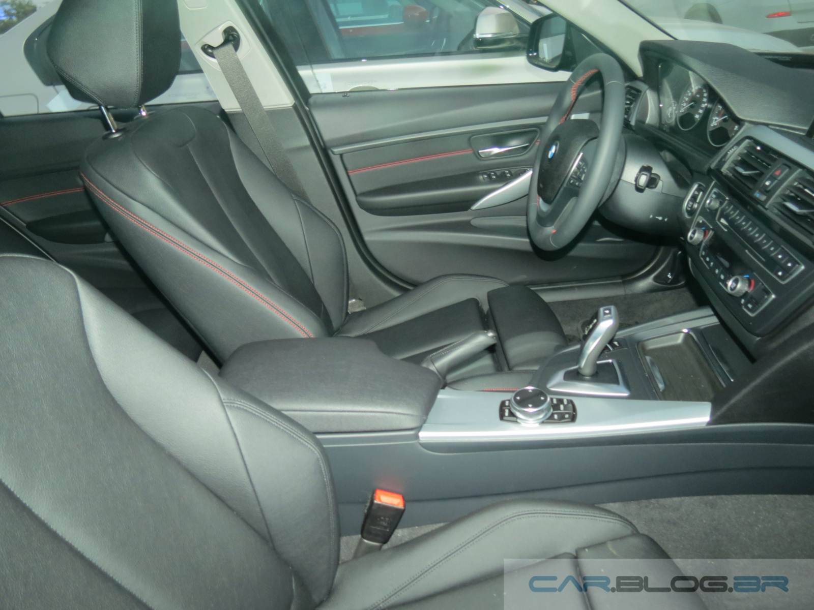 BMW 320i Active Flex - interior
