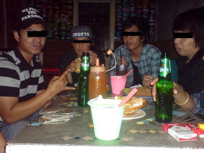 Budak Melayu Bangga Dapat Habiskan Satu Botol Arak (8 