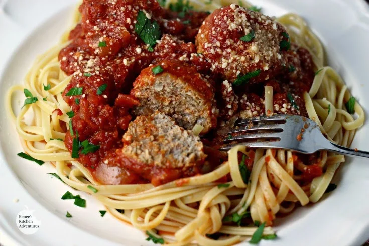 Slow Cooker Turkey Meatballs and Tomato Sauce | Renee's Kitchen Adventures - a no fuss way to bring classic spaghetti and meatballs to your table!  The Magical Slow Cooker