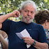 Lula deixa sede de sindicato e se entrega à PF em São Paulo