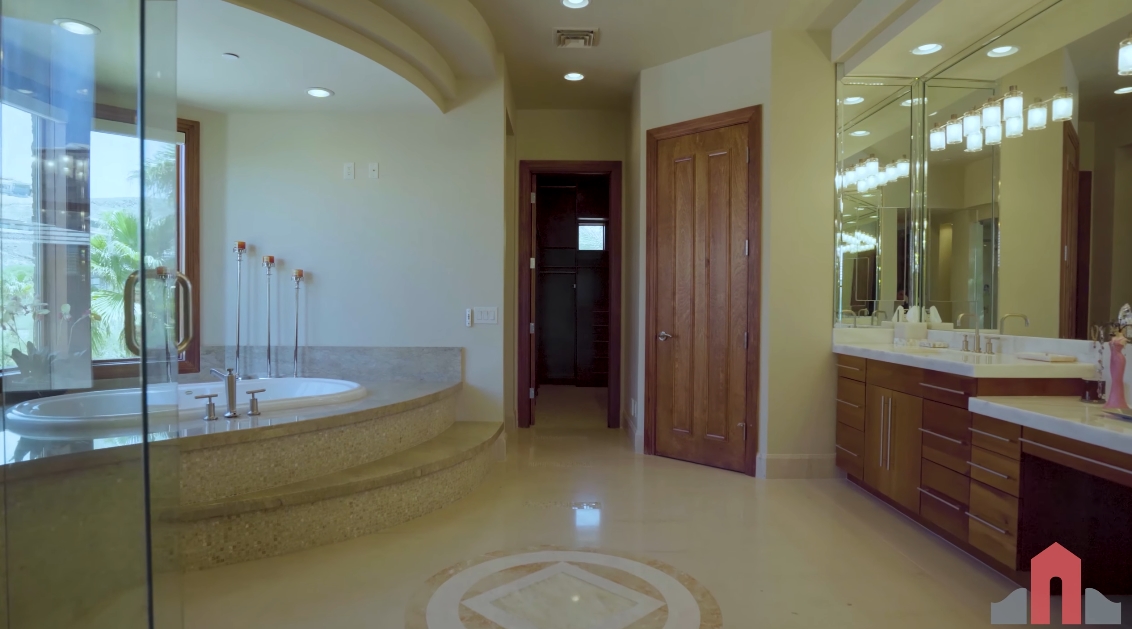 34 Interior Design Photos vs. 491 Toucan Ridge Ct, Henderson Home Tour