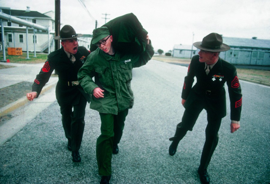 17 Photographs Captured Daily Life at US Marine Corps Boot Camp, Parris
