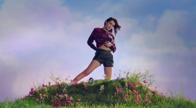 Modello e modella Calvin Klein pubblicità collezione 2017 - Foto testimonial