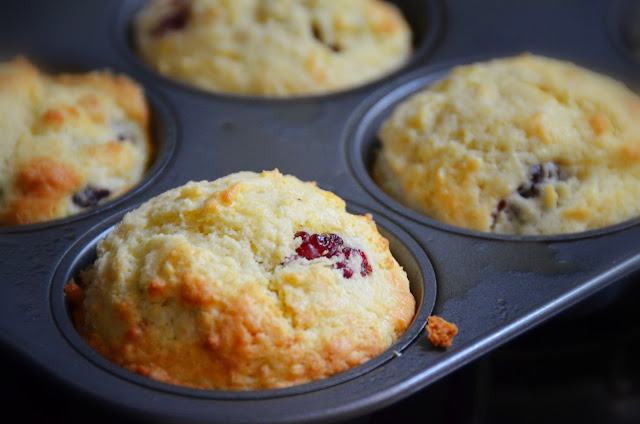 Sour Cream Blackberry Muffins| Cheesy Pennies