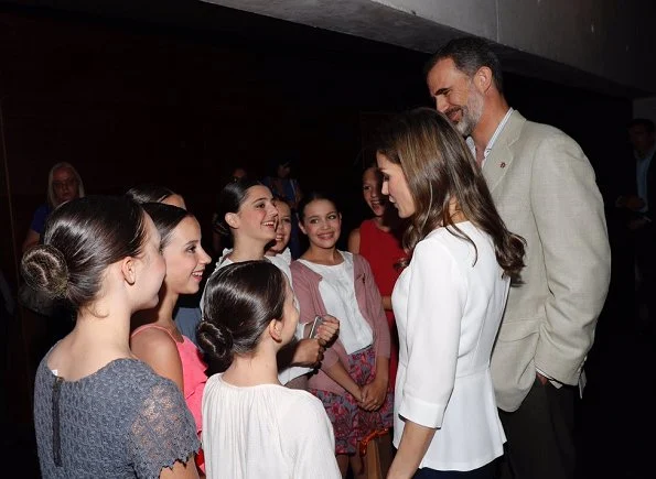 Queen Letizia wore Hugo Boss blouse and Magrit Pumps. Queen Letizia jewels, diamond earrings, Cartier diamond bracelet