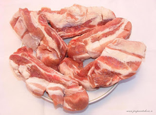 carne, carne de porc, coasta de porc, carne de porc cu os, coaste de porc pentru gatit sau friptura la gratar sau cuptor, retete cu porc, preparate din porc, retete cu carne de porc, 