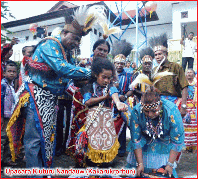 upacara  Kiuturu Nandauw papua barat