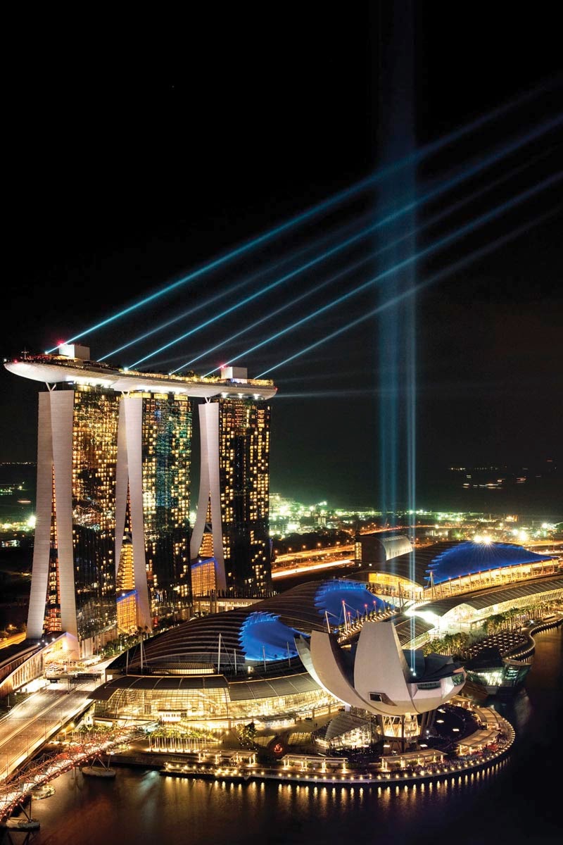 Infinite Pool in Hotel Marina Bay Sands, Singapore Infinite Pool in Hotel Marina Bay Sandsin Night