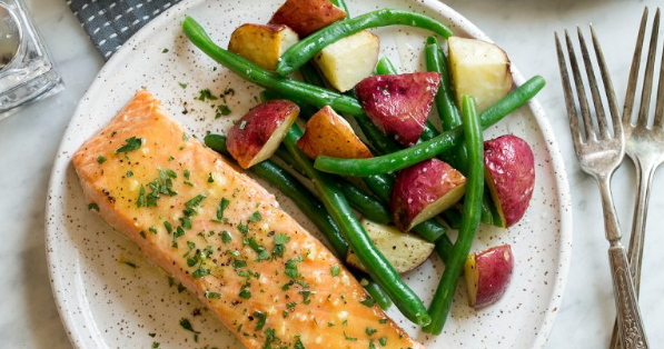Baked Salmon with Buttery Honey Mustard Sauce #healthyfood #dietketo