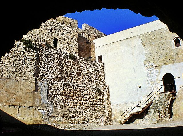 "Castell de Miravet - 10" by Jaume Meneses - Flickr: Catalunya - Ribera d´Ebre. Licensed under CC BY-SA 2.0 via Wikimedia Commons - https://commons.wikimedia.org/wiki/File:Castell_de_Miravet_-_10.jpg#/media/File:Castell_de_Miravet_-_10.jpg