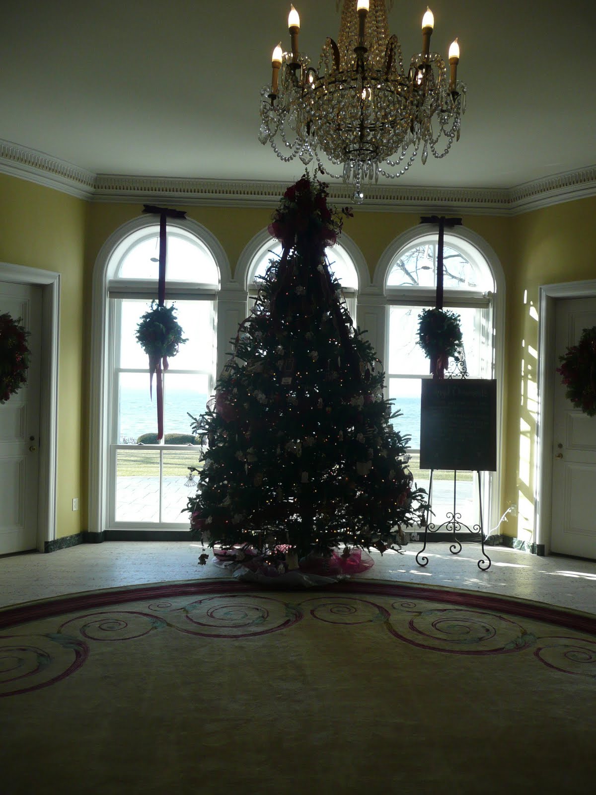 Northern Girl with a Southern Soul Christmas Tour of the Governor's