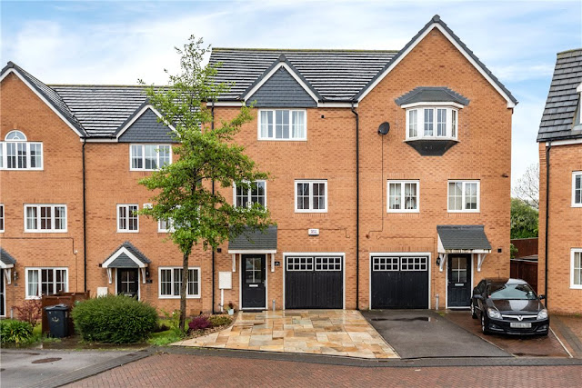 This Is Leeds Property - 3 bed town house for sale Waggon Road, Leeds, West Yorkshire LS10