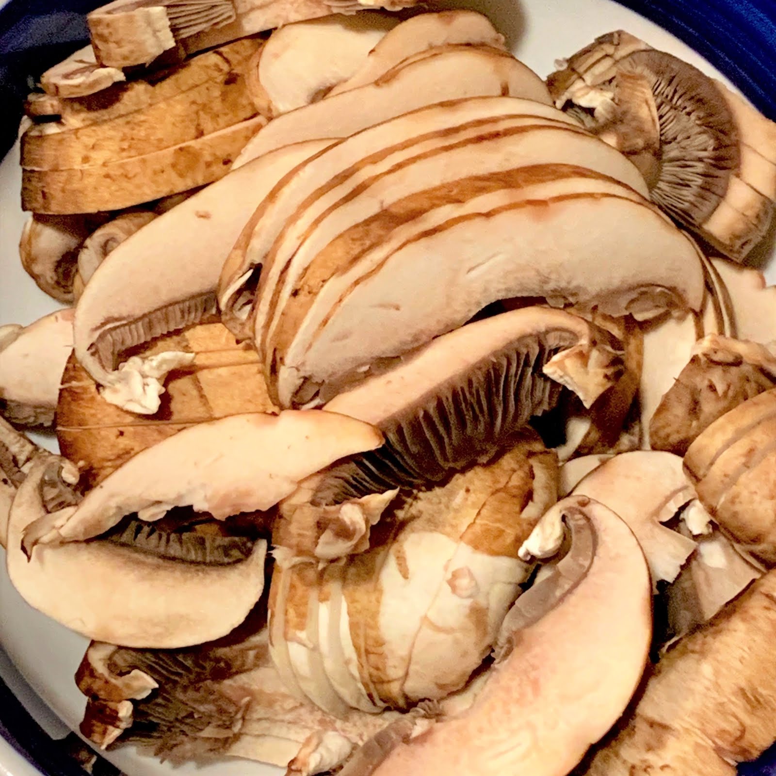 sliced mushrooms for Chicken Ravioli bake 