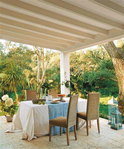 Marta DecoYcina: Una casa que se funde con el jardin.