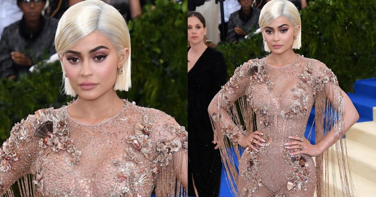 Kylie Jenner In Atelier Versace - 2019 Met Gala - Red Carpet