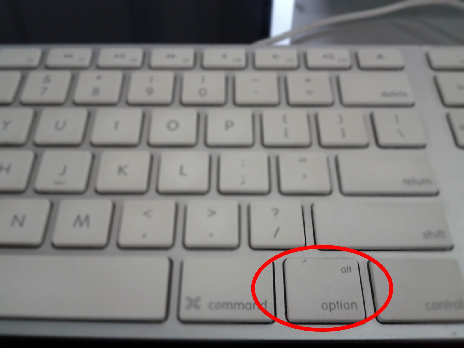 Alt option. Макбук кнопка оптион. Клавиша option на Mac. Кнопка option MACBOOK. Кнопка option на Mac клавиатуре.