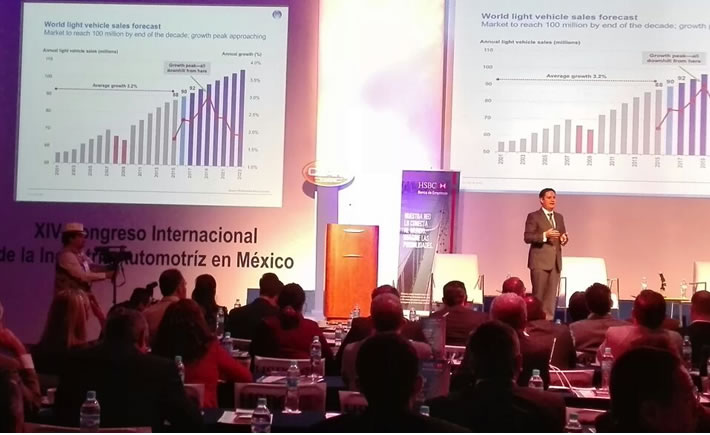 Guido Vildozo, director de Análisis del Sector Automotriz de la consultora internacional IHS, participó en el segundo día de actividades del CIIAM 2016 con la conferencia: Entorno Económico. (Foto: VI)