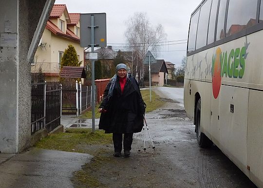 Na przystanku autobusowym w Ujeździe. Na przystanku autobusowym w Ujeździe.