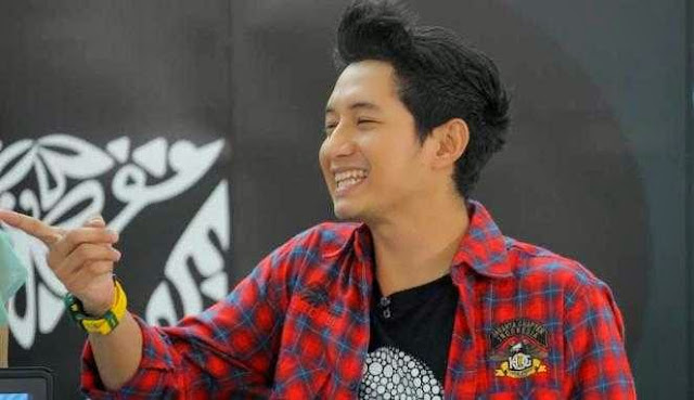 Membahas Profil Chand Kelvin Dessy Astrini Terbaru