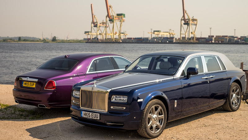 2 Rolls-Royce Ghost