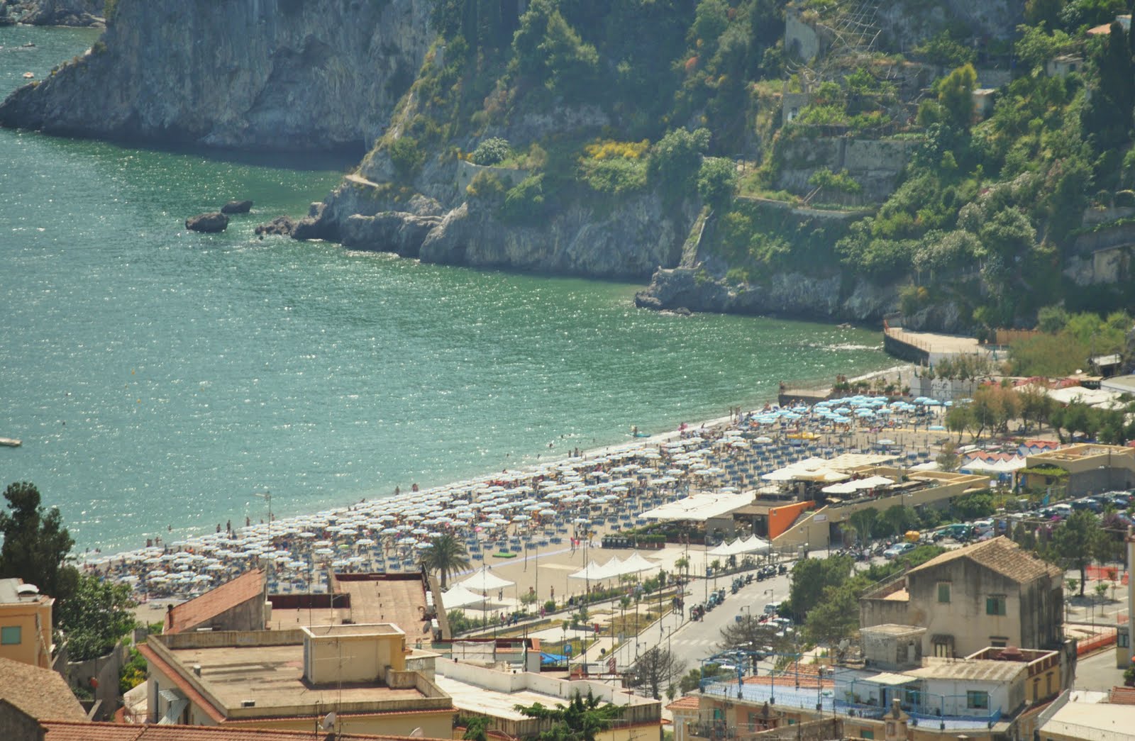 el vicio de la algarroba Vietri sul Mare, perla amalfitana