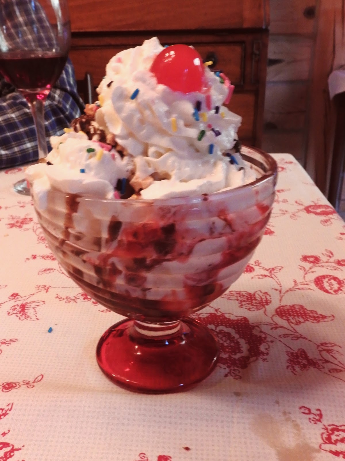 Make This Strawberry Sundae: Simple Homemade Recipe - z1o6r9x