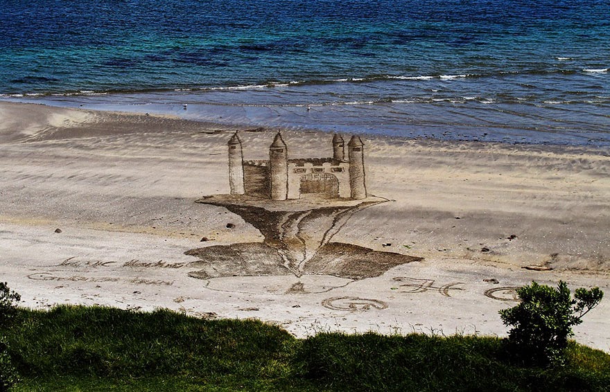 Mind-Bending 3D Beach Art By NZ Artist Jamie Harkins