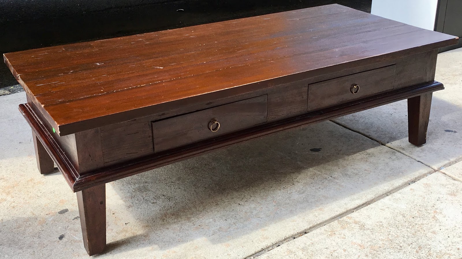 Uhuru Furniture & Collectibles Hardwood 2 Drawer Coffee Table with