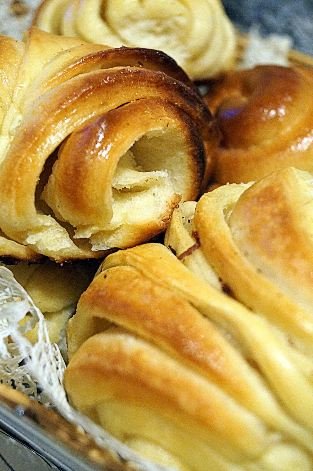 Красивая и вкусная выпечка из дрожжевого теста