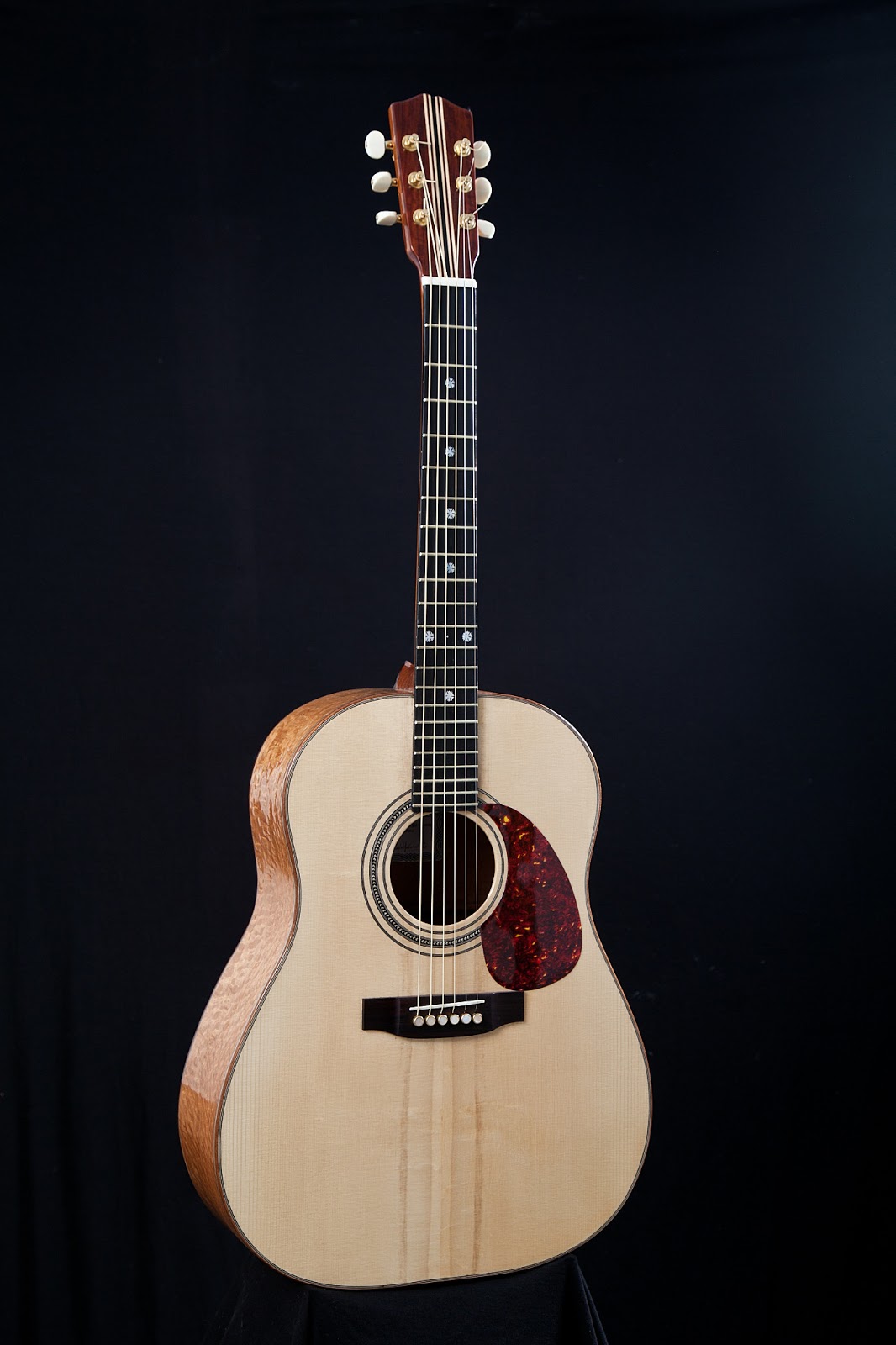 Guitarras custom construídas por Rodolfo Cucculelli, Luthier Acoustic guitar model Gibson J45