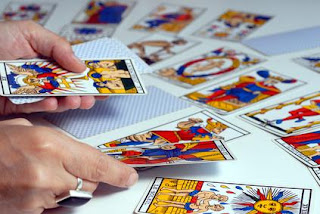 Técnicas Adivinatorias: La Cartomancia Técnicas Adivinatorias: La Cartomancia