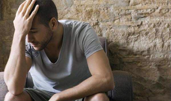 Khi thăm vợ sinh mổ nằm viện, chồng cảm thấy ân hận về việc làm của mình Khi thăm vợ sinh mổ nằm viện, chồng cảm thấy ân hận về việc làm của mình