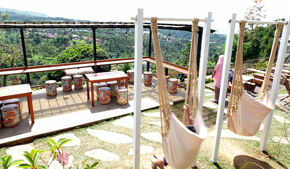 tesyasblog Angkringan de BlankON Enjoying The View of Bandung