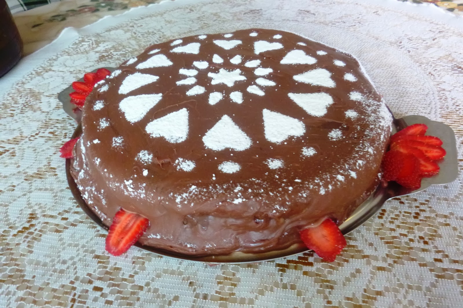 Imagens de bolo de chocolate com recheio de morango