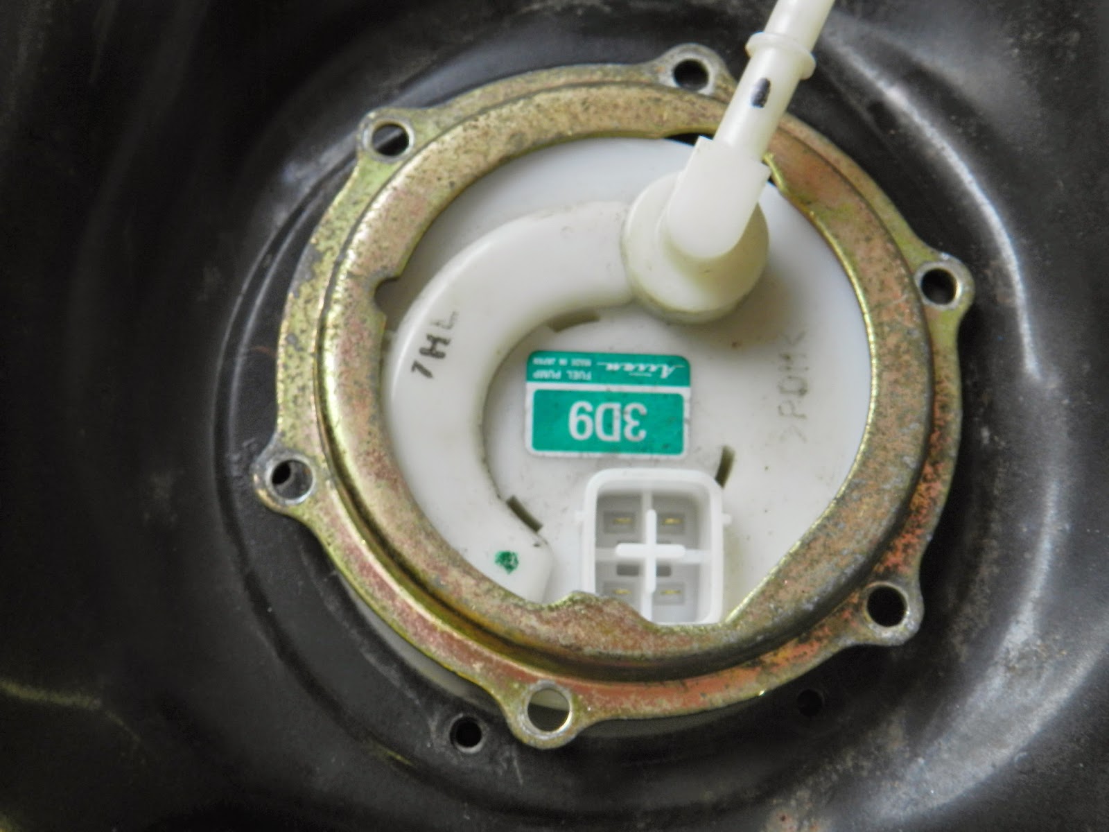 Yamaha YBR 125 Owner Blog Yamaha YBR 125 fuel injection pump removal