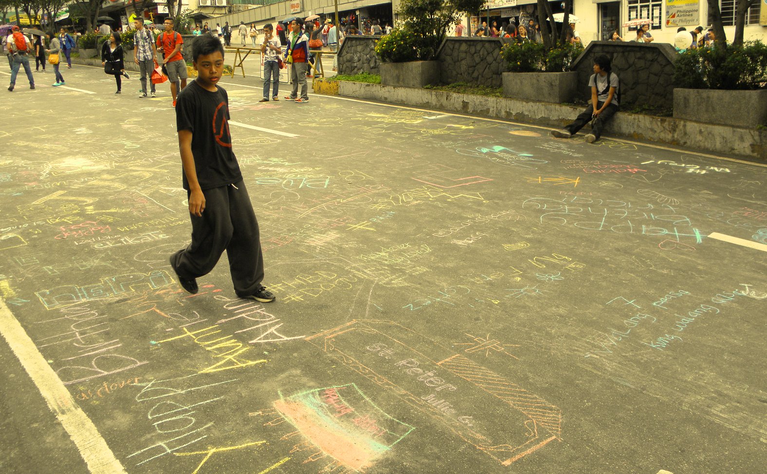 Baguio City Folks Cover Session Road With Chalk Drawings To Celebrate