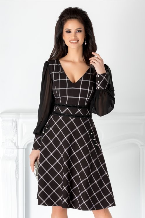 Rochie neagra eleganta Imprimeu cu carouri Maneci lungi cu mansete Croiul clos Decolteu in v Rochie neagra eleganta Imprimeu cu carouri Maneci lungi cu mansete Croiul clos Decolteu in v