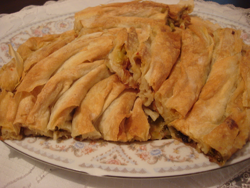 <strong>ŞEHNAZCA</strong> PIRASALI,KIYMALI,KUŞ ÜZÜMLÜ BÖREK