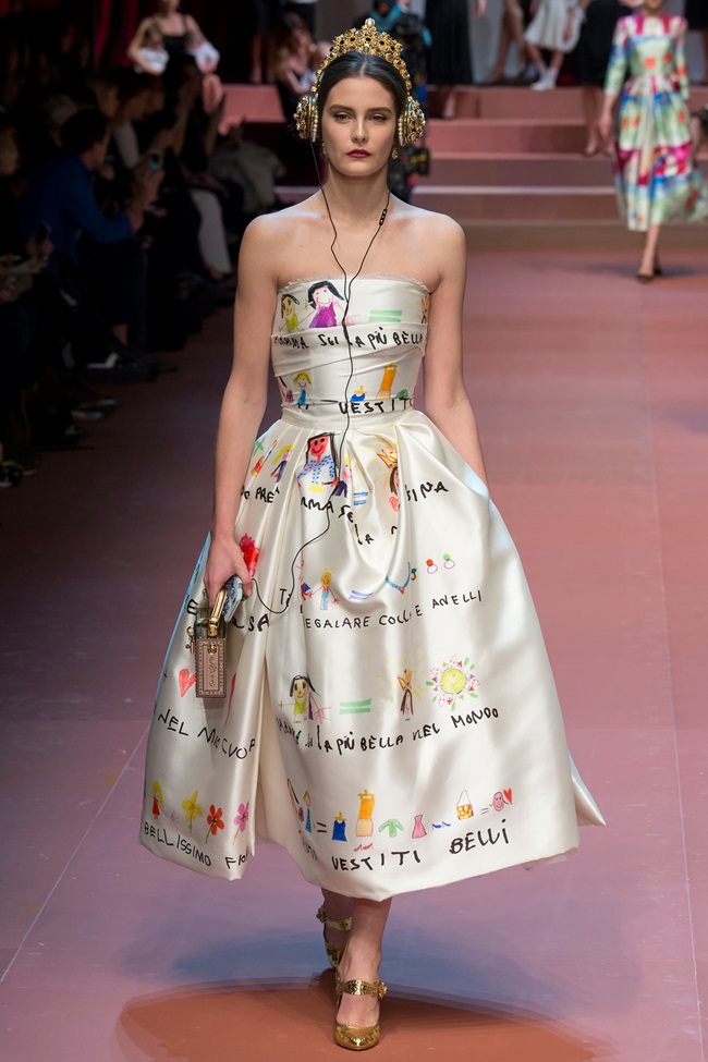 Dolce & Gabbana 2015 AW RTW Dolce & Gabbana 2015 AW Children's Painting in White Gown on Runway