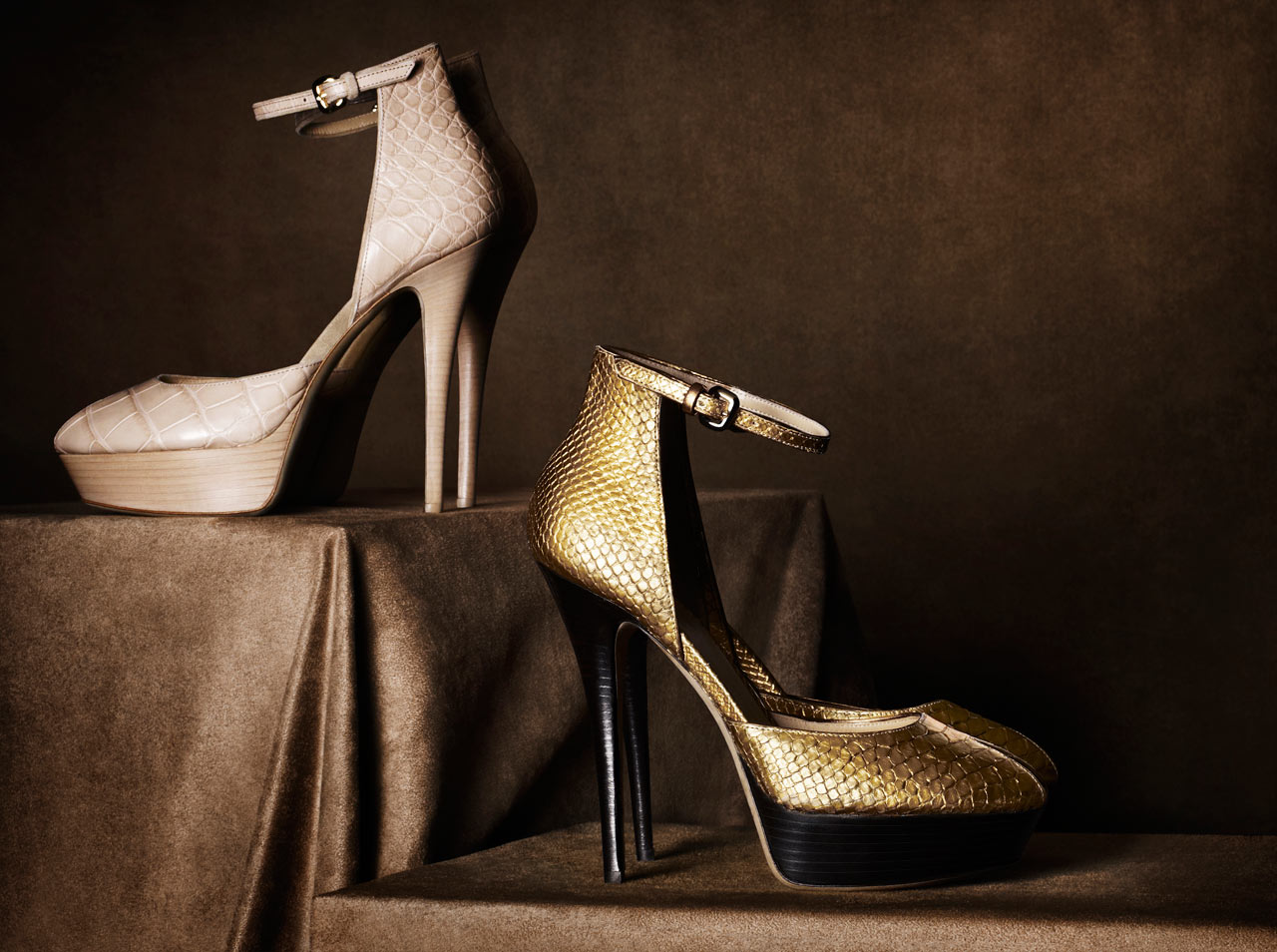 IN LOVE WITH BEAUTY Burberry women's clothing/accessories/shoes from