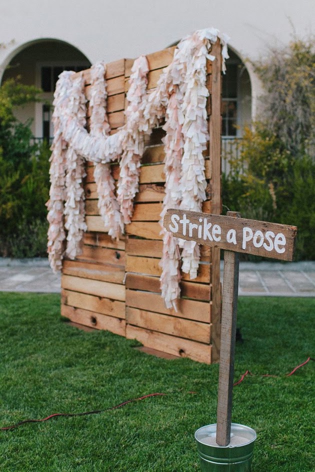 Ideas photocall Photobooth creado con palets y guirnaldas de papel