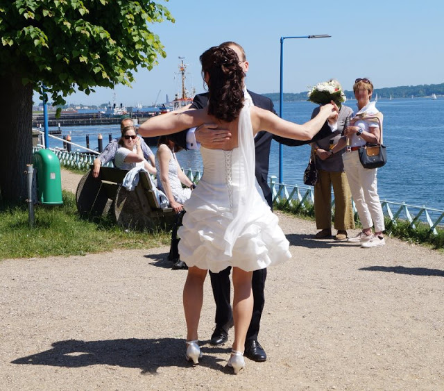 #OstseeBlogger: 25 Gründe, weshalb wir glücklich sind, an der Ostsee zu leben. Der Leuchtturm von Holtenau ist super für eine Hochzeit am Meer.