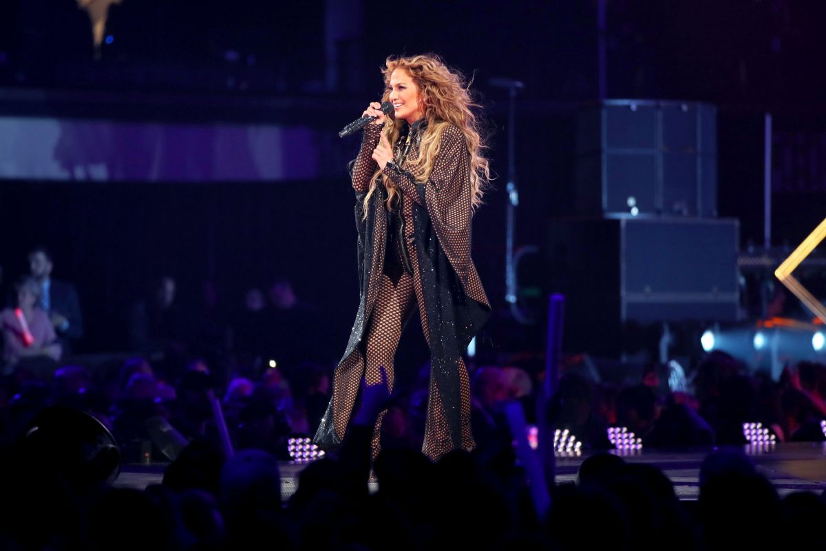 Jennifer Lopez At DIRECTV NOW Super Saturday Night Concert in ...