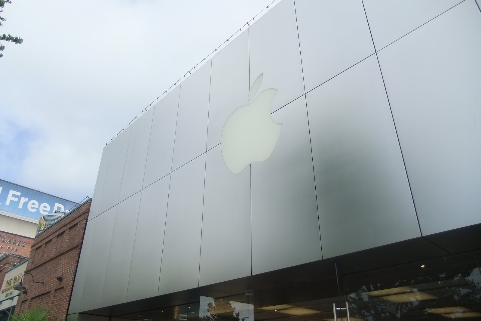 Apple-store-in-washington ワシントン大学近くのアップルストア