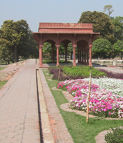 Mughal garden wikipedia image