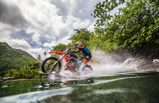 robbie maddison Video Motor Berjalan di Atas Air yang Bikin Kamu Tercengang